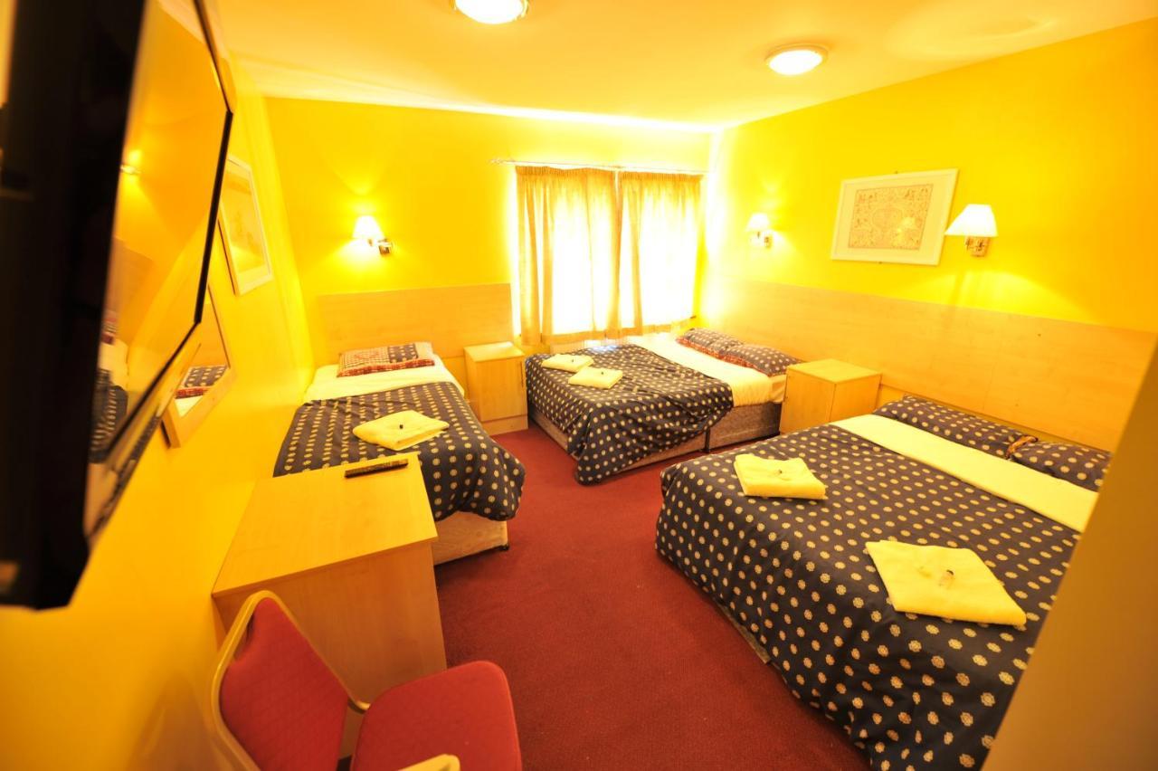 Acton Town Hotel London Exterior photo