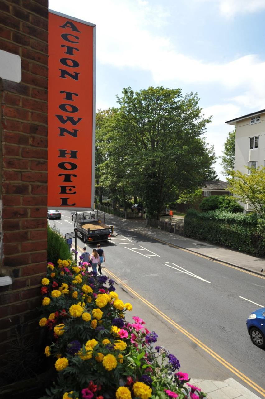 Acton Town Hotel London Exterior photo